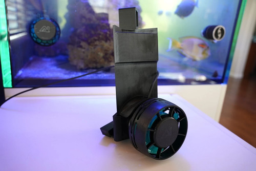 Corner mount and water surface - corner,